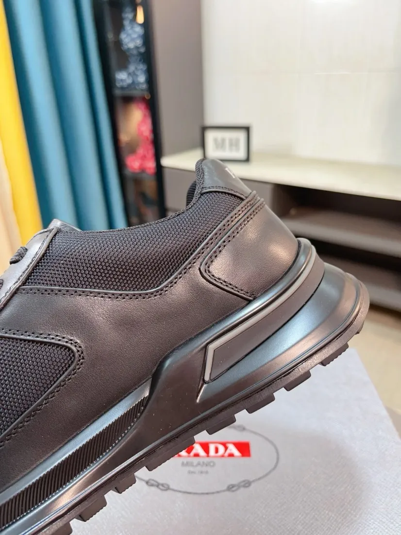 The ex-factory price is 620🌹🌹The high-quality new Prada (Prada) counters are launched simultaneously. The new men's shoes and 😘fabrics are selected from imported mesh and glue-spraying technology. Imported cowhide lining. 👍🏿High-end☄️Open-molded non-slip rubber outsole, exquisite lines, simple and elegant, comfortable and high-end for leisure travel. Code number: 38 to 44
